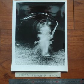 超大尺寸：1979年，胡述之、陆志杰摄影《剑影生辉》获第二届全国体育摄影竞赛二等奖，武术W