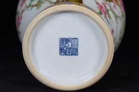 大清乾隆年制 粉彩蝶恋花将军罐 高27厘米 直径16厘米