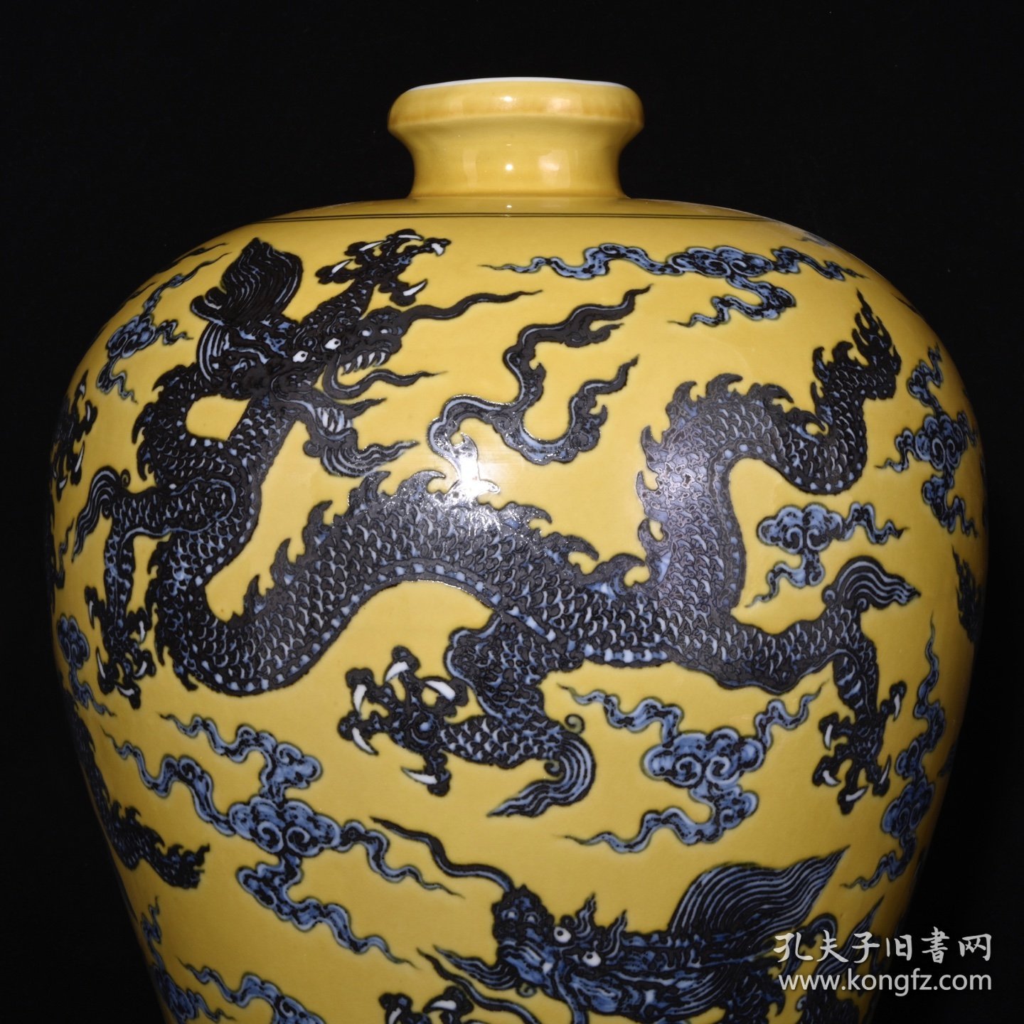 旧藏 明永乐武英殿御用款黄釉青花龙纹梅瓶 高43×30厘米