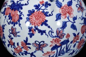 清乾隆年青花釉雕蝶恋花纹如意尊28*23m