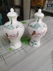 老凌川白酒酒瓶--壹对（半斤装、有盖）无裂A