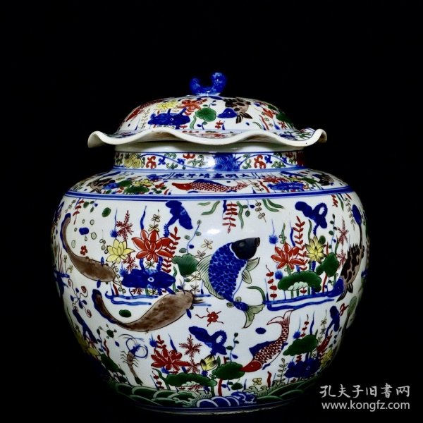 明嘉靖青花五彩鱼藻纹荷叶罐 35/32厘米