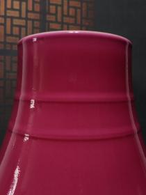 大清雍正胭脂红釉福筒瓶，工艺精美，器型端庄，发色纯正，釉色漂亮，品相如图。