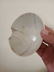民国残碗残杯 一起价格,团鹤纹杯冲线口沿磕碰 胶东出品款碗冲线口沿磕残