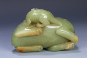 清代 和田黄玉子母瑞兽摆件，尺寸10.5*8.8*6厘米，重598克
