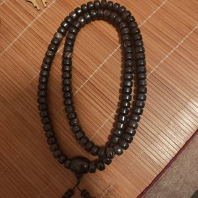 非常漂亮稀罕的黑珠子项链一条放漏出
