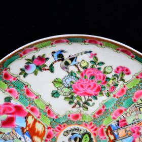 大清康熙年制外销瓷广彩珐琅彩本色真金人物花鸟纹盘 高4.4径22厘米2