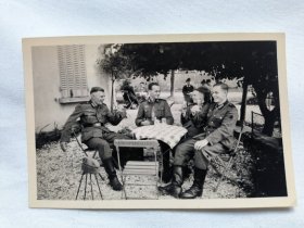 聚会的德军军官 德军合影 二战德军照片 德国士兵合影照片 二战老照片 德国照片 照片长9厘米，宽6厘米