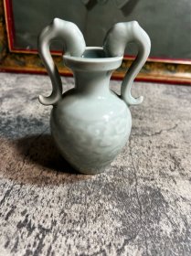 70年代左右，豆青釉，双耳瓶子一只