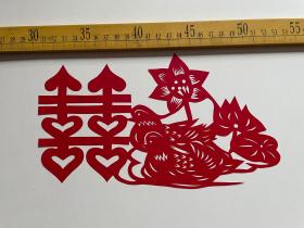 1997年，手工剪纸纸样，鸳鸯双喜荷花图案，背面标注剪纸日期