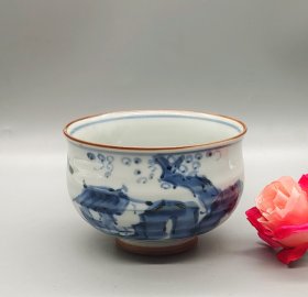 孔明窑，孔明作老柴烧 。青花主人杯， 全手绘青花田园风光 。品相完好 。口径8.5厘米，高6厘米。满58包邮偏远地区邮费自付。