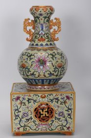 清乾隆粉粉黄地天圆地方宝葫芦尊