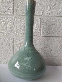 长颈瓶，花瓶，开片翔鹤图案，不知道年代，长31，径11。