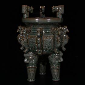 清代龙泉开片雕刻龙纹三足香炉  古董古玩古瓷器老货收藏品