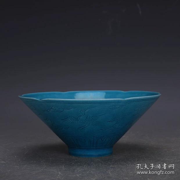 明孔雀绿釉仙鹤纹斗笠碗