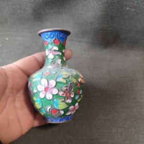 收来的景泰蓝掐丝小瓶。.