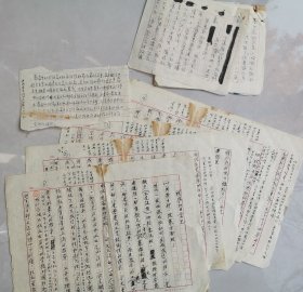 新华社志愿军总分社记者组长、新华社海防前线分社社长阎吾旧藏，抗美援朝手稿：1、朝鲜“东场里战俘营”记录，2、现代著名作家、《人民文学》《诗刊》副主编葛洛手稿—志愿军坚守的著名的朝鲜“五圣山”《千万颗心朝着天安门—在前沿阵地上过国庆》（64开，16页），3、《对报社的意见》（涉及战俘问题）（16开6页）