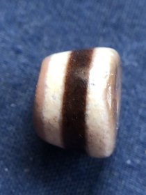 老玛瑙黑白条纹珠，径1.13、高0.85厘米
