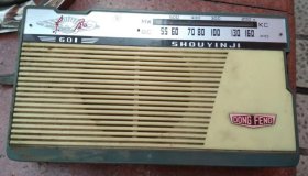 六七十年代，武汉市无线电二厂出品（东风）牌收音机1台