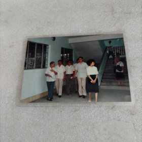 朱森林视察广州市旧部前小学（1986年）