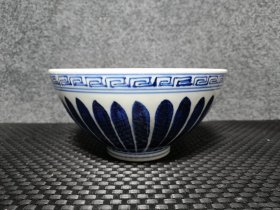 青花花卉纹碗
