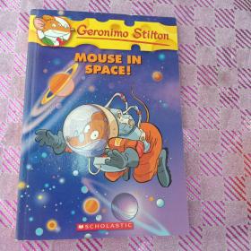 Geronimo Stilton #52: Mouse in Space!  老鼠记者52：太空鼠