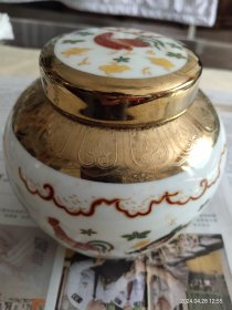 。。，，。。鎏金斗彩天字罐，老手绘画工非常漂亮，大气。高11厘米！底8口6厘米