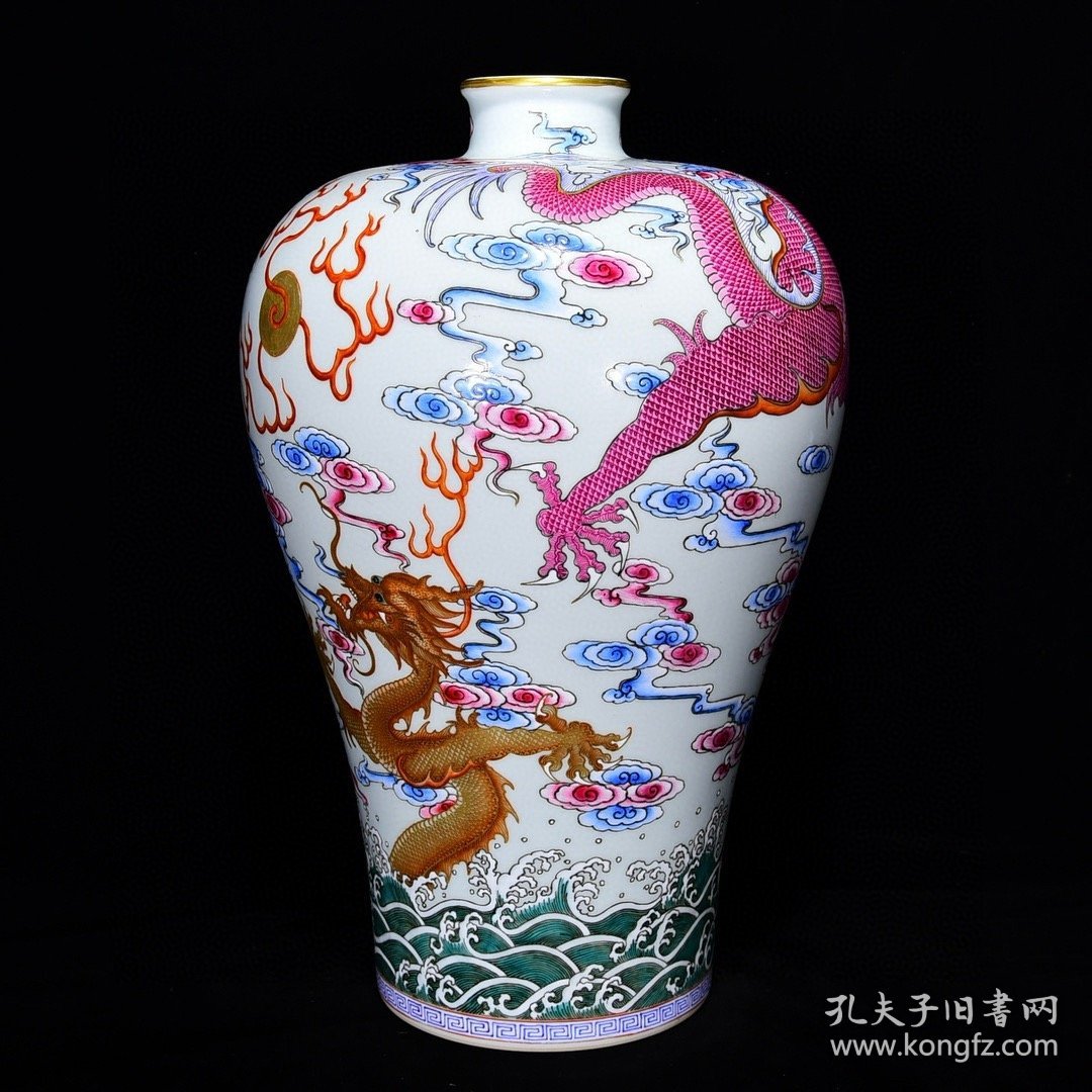 清雍正粉彩描金苍龙教子纹梅瓶尺寸38*25厘米