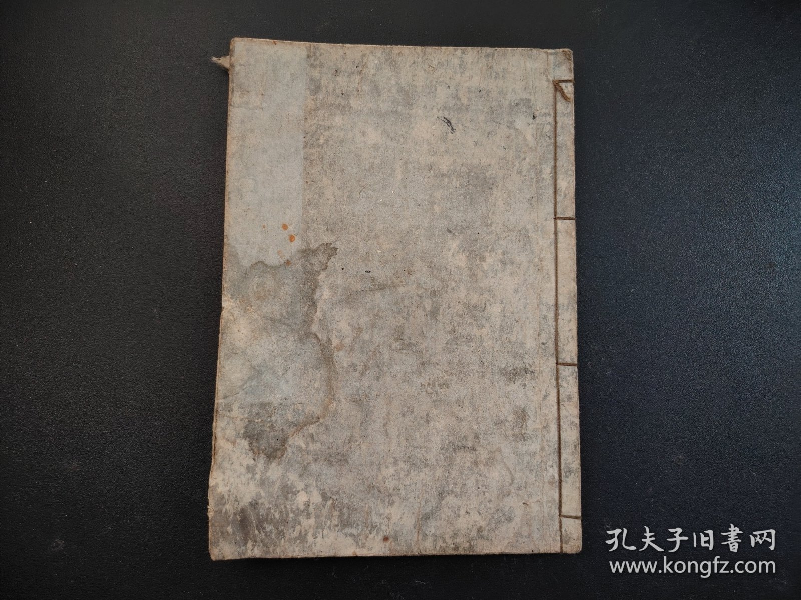 线装《唐诗选画本》存一册，有大量精美版画。22.5*15.5