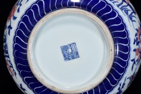 清乾隆年青花釉雕蝶恋花纹如意尊28*23m