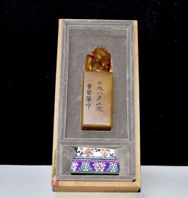 旧藏 寿山石田黄石老印章 重量：218克