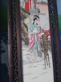 昭君出塞，贵妃醉酒，西施浣纱 貂蝉拜月，古代四大美女瓷板画，年代未知，保真瓷不包年代。纯手绘，非印刷品。个头大，不包邮，运费到付，估计运费挺贵的。谨慎下单，售出不退。

纯实木框子，框子是老木工工艺，不是那些粗制滥造的东西，画工和框子工艺都很讲究