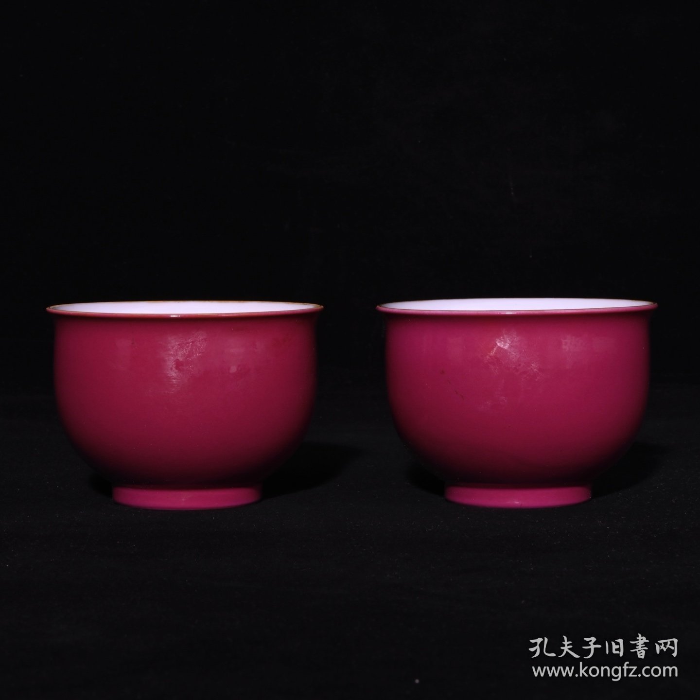 旧藏 清雍正胭脂红釉描金压手杯 高5.6x7.8厘米