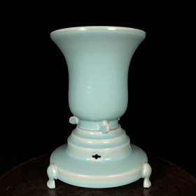 宋汝窑三足兽头尊，高24直径16cm，