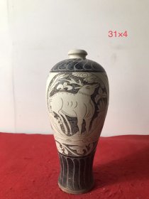 梅瓶，器型规整漂亮，画工精细，品相完整