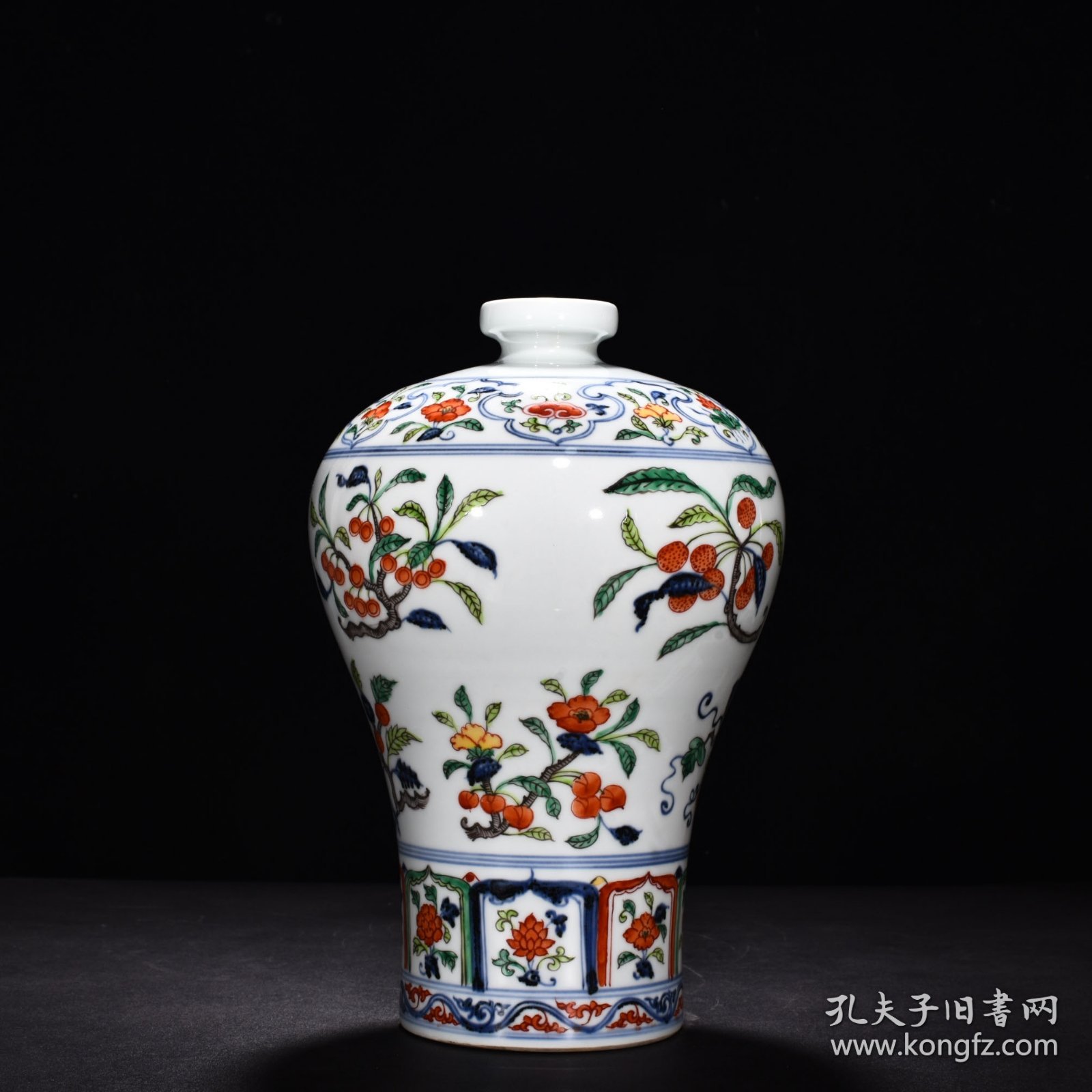 明宣德青花五彩三多纹梅瓶 高31厘米 宽20厘米