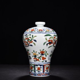 明宣德青花五彩三多纹梅瓶 高31厘米 宽20厘米