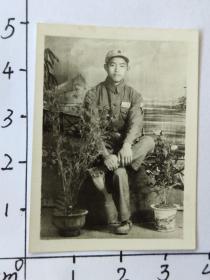 中国人民解放军李光良着50式军装照片(稀罕，袖章上有人像)(50-60年代)