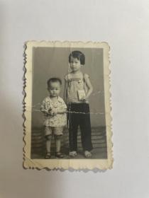 60年代儿童照片带底片（戴着毛主席像章）