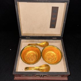 珍藏镶嵌宝石金器四件套 碗12×5.8㎝，勺13.8㎝ 净重1185克