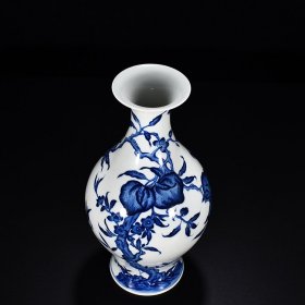 清乾隆青花福寿纹橄榄瓶 高36.5厘米 宽19厘米