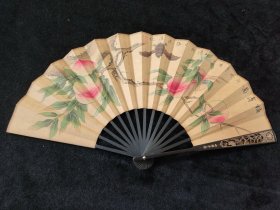 代号Z07《吕纪花鸟》手绘镂空折扇。
材质：宣纸
扇面尺寸：宽60cm*高33cm左右