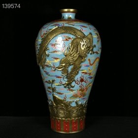 清乾隆绿地珐琅彩鎏金雕刻海水鱼龙凤纹梅瓶