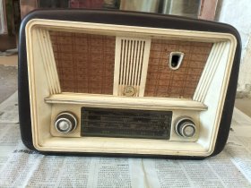 【5.60年代老式胶木收音机一台】熊猫牌601-1型电子管收音机一台 中国南京无线电厂 【试机机器电灯点亮，本品仅作为怀旧品或收藏品出售，不保证可以正常使用】