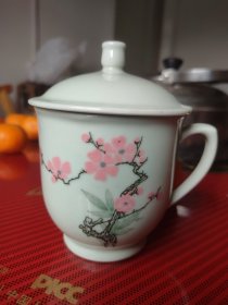 茶杯(景德镇手绘绿釉粉彩梅花杯)