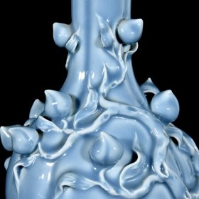 清乾隆天青釉捏花九桃纹橄榄瓶 31/15厘米