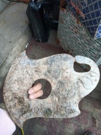 石雕物件，挺大的，很重，重2.3斤。年代未知，保真玉不包年代。