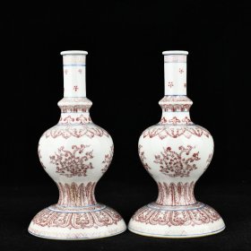 清乾隆釉里红缠枝莲芭蕉叶福寿如意纹蜡台一对规格22*12厘米