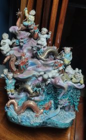 567景德镇手工陶瓷粉彩九龙九子雕塑摆件，寓意多子多福！30x15厘米，高43厘米，工艺精美，栩栩如生！龙头断一个，龙须少几根，其它完整！适合家居装饰，收藏佳品。喜欢的朋友可以私聊哦～