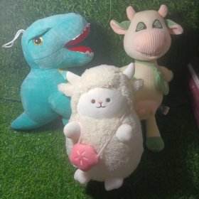 绿色小恐龙、背书包的小牛、背粉包的小白羊毛绒玩具娃娃、 男孩、女孩布娃娃、 布玩偶 小孩玩具（3个合售）单要那个可与客服沟通 15元一个包邮
